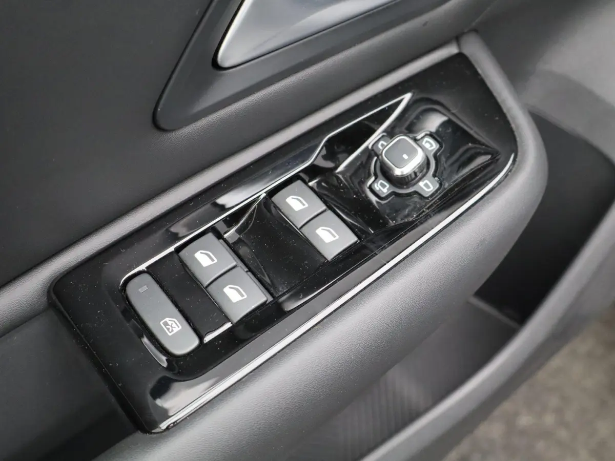 1.5 Hybrid Feel! | Parkeercamera | Climate Control |