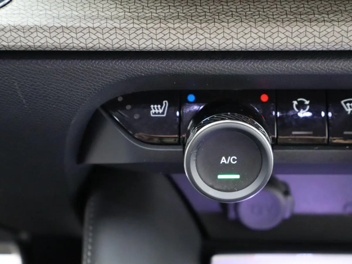 1.5 Hybrid Feel! | Parkeercamera | Climate Control |