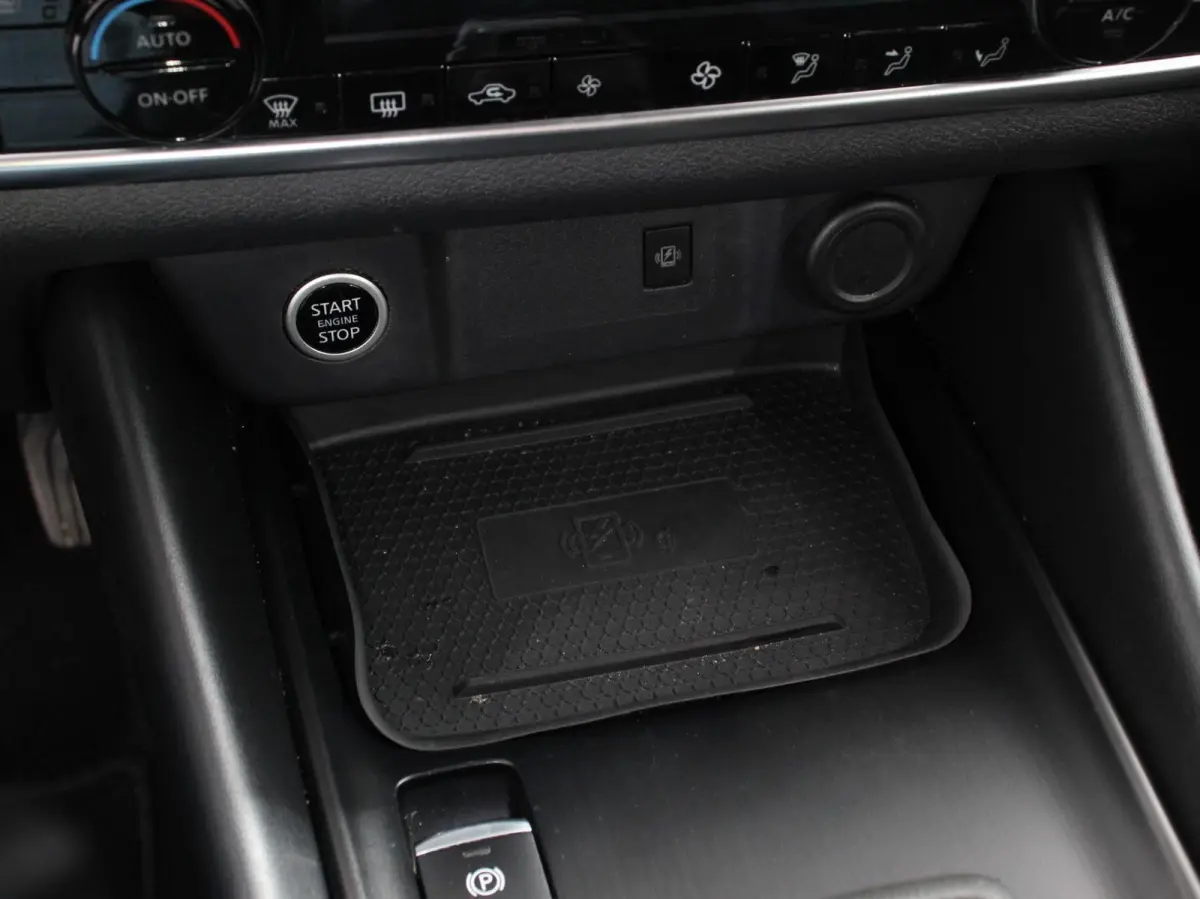 1.3 MHEV Xtronic N-Connecta Navigatie Climate Control Camera 360 Led Verwarmde voorstoelen Stuurwiel verwarmd Adaptieve Cruise Control Lichtmetalen Velgen