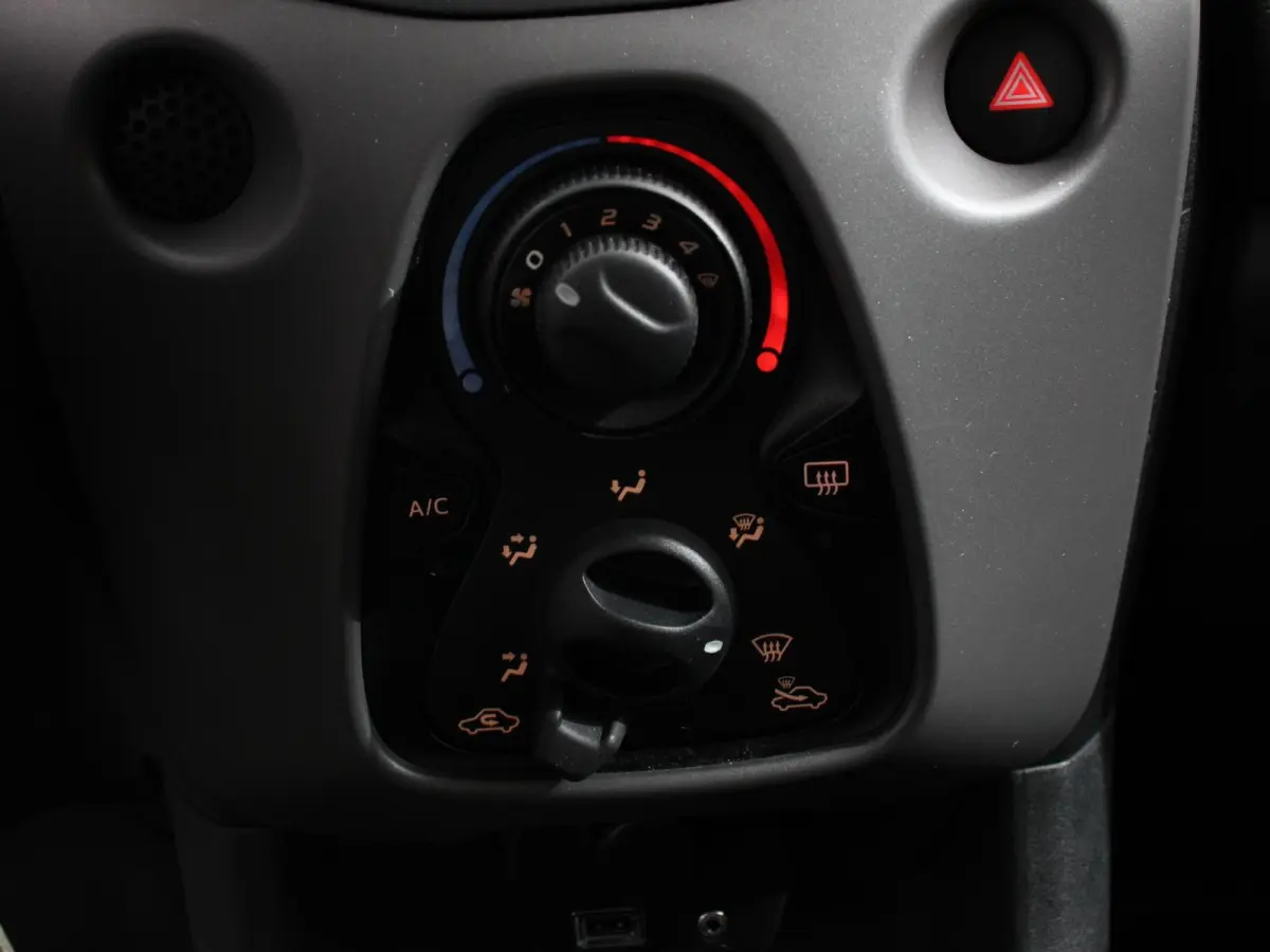 1.0 e-VTi Active Airco Bluetooth USB Led 5 deurs!
