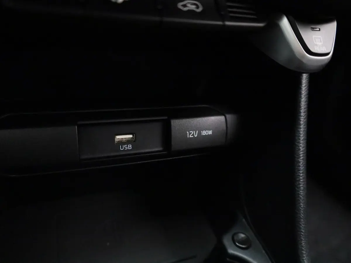 1.0 T-GDi X-Line 5p | Apple Carplay / Android | Stoelverwarming | Stuurverwarming |