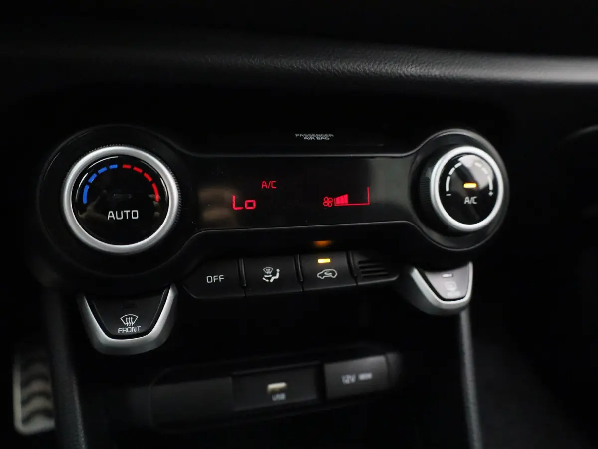 1.0 T-GDi X-Line 5p | Apple Carplay / Android | Stoelverwarming | Stuurverwarming |