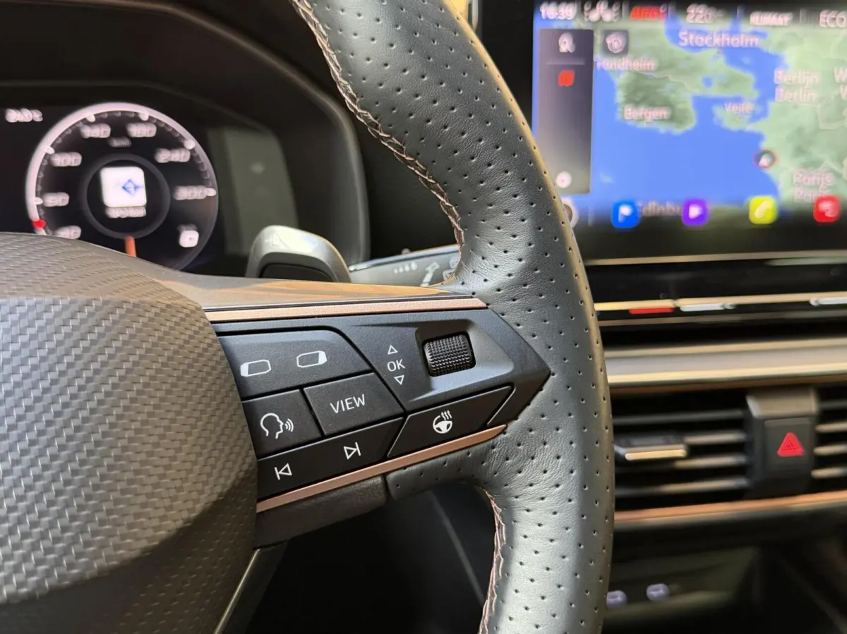 1.4 e-Hybrid VZ Adrenaline SoH 92,27% Apple CarPlay/Android Auto | Adaptieve cruise control | Climate control | LED verlichting | Lichtmetalen velgen | Stoel- en stuurverwarming | Parkeersen