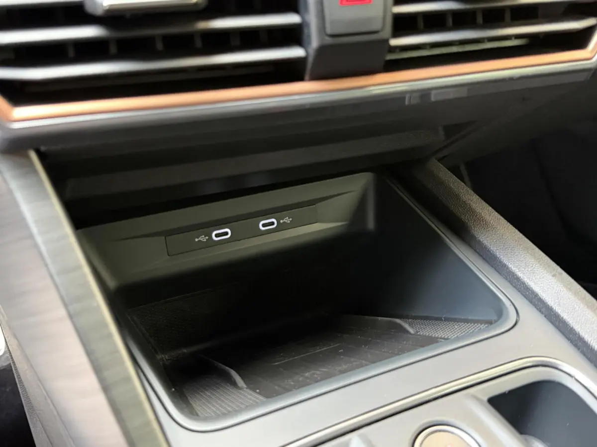 1.4 e-Hybrid VZ Adrenaline SoH 92,27% Apple CarPlay/Android Auto | Adaptieve cruise control | Climate control | LED verlichting | Lichtmetalen velgen | Stoel- en stuurverwarming | Parkeersen