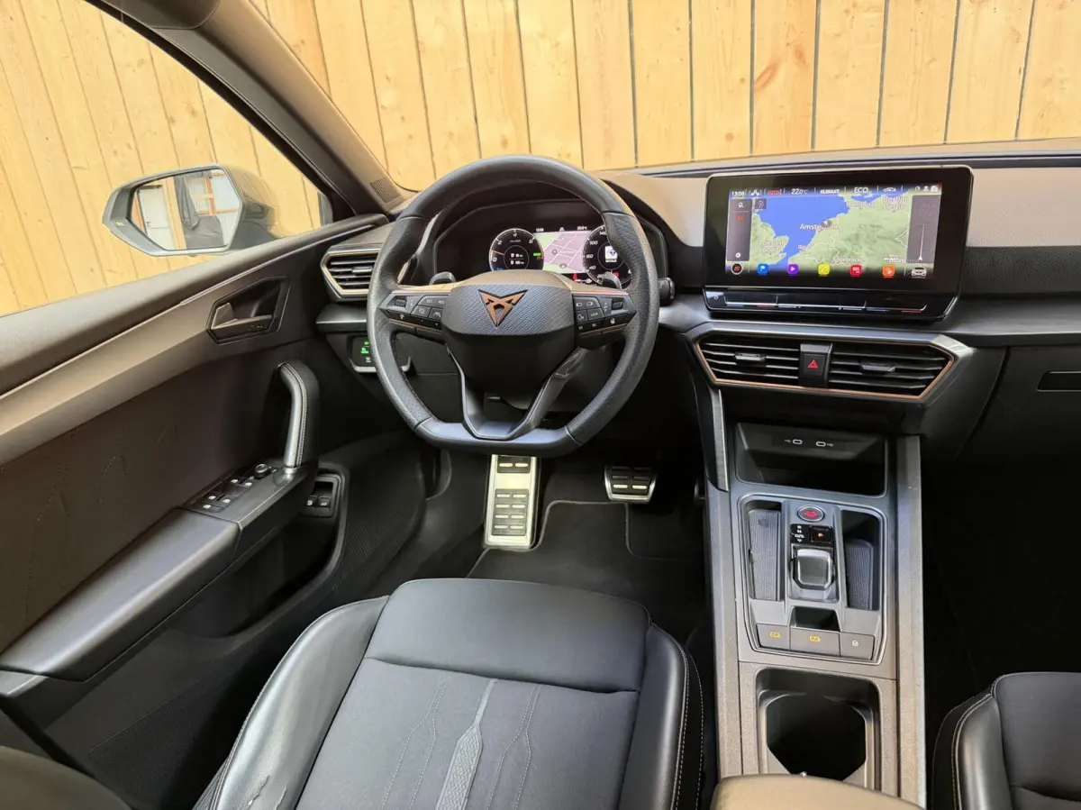 1.4 e-Hybrid VZ Adrenaline SoH 92,27% Apple CarPlay/Android Auto | Adaptieve cruise control | Climate control | LED verlichting | Lichtmetalen velgen | Stoel- en stuurverwarming | Parkeersen