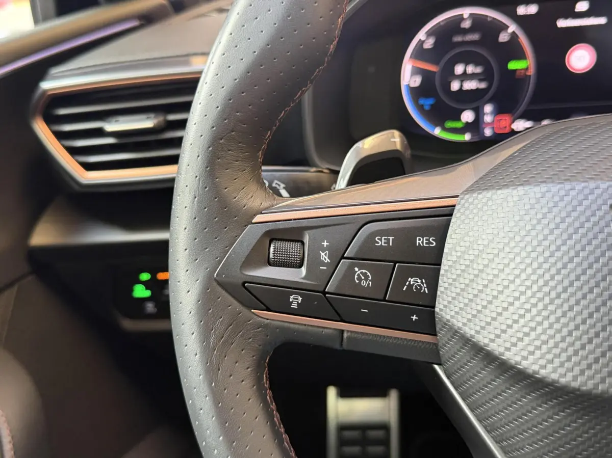 1.4 e-Hybrid VZ Adrenaline SoH 92,27% Apple CarPlay/Android Auto | Adaptieve cruise control | Climate control | LED verlichting | Lichtmetalen velgen | Stoel- en stuurverwarming | Parkeersen