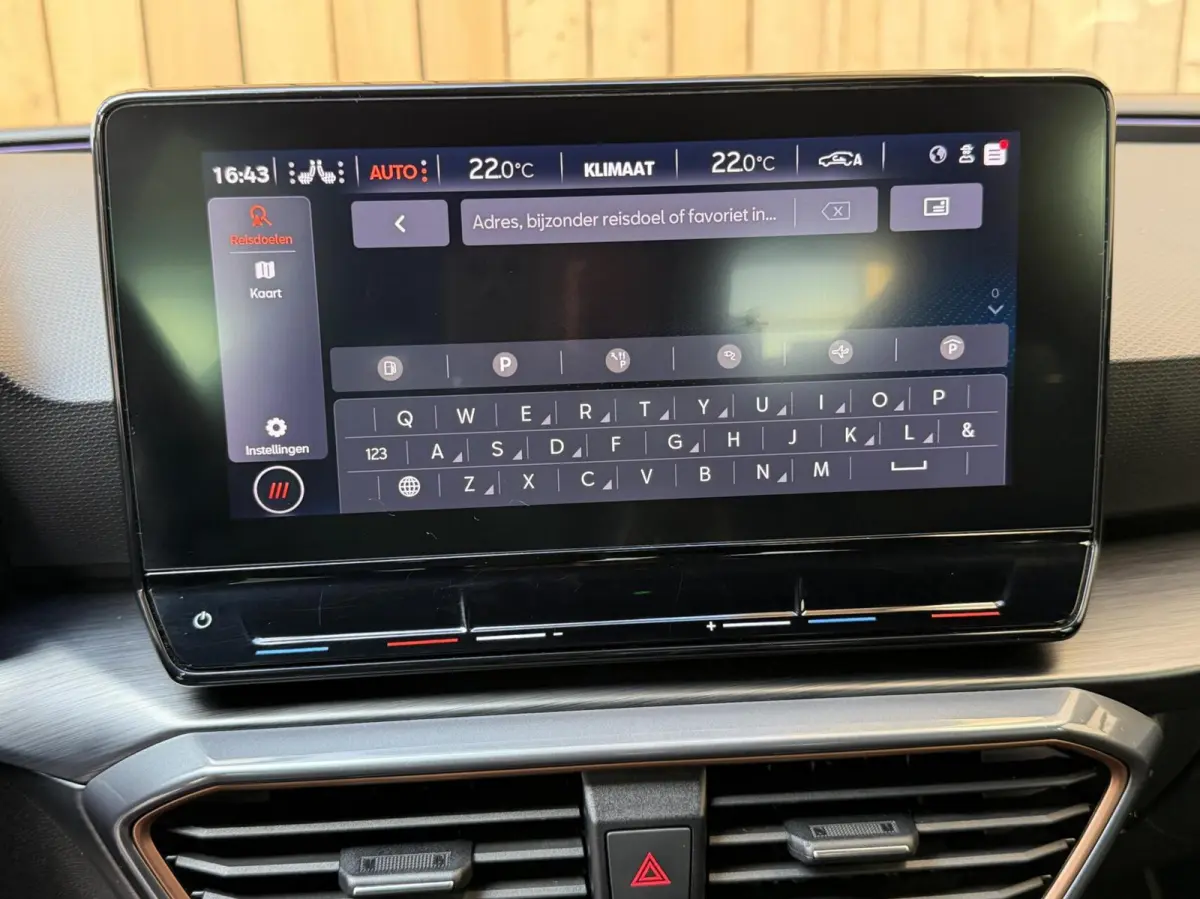 1.4 e-Hybrid VZ Adrenaline SoH 92,27% Apple CarPlay/Android Auto | Adaptieve cruise control | Climate control | LED verlichting | Lichtmetalen velgen | Stoel- en stuurverwarming | Parkeersen