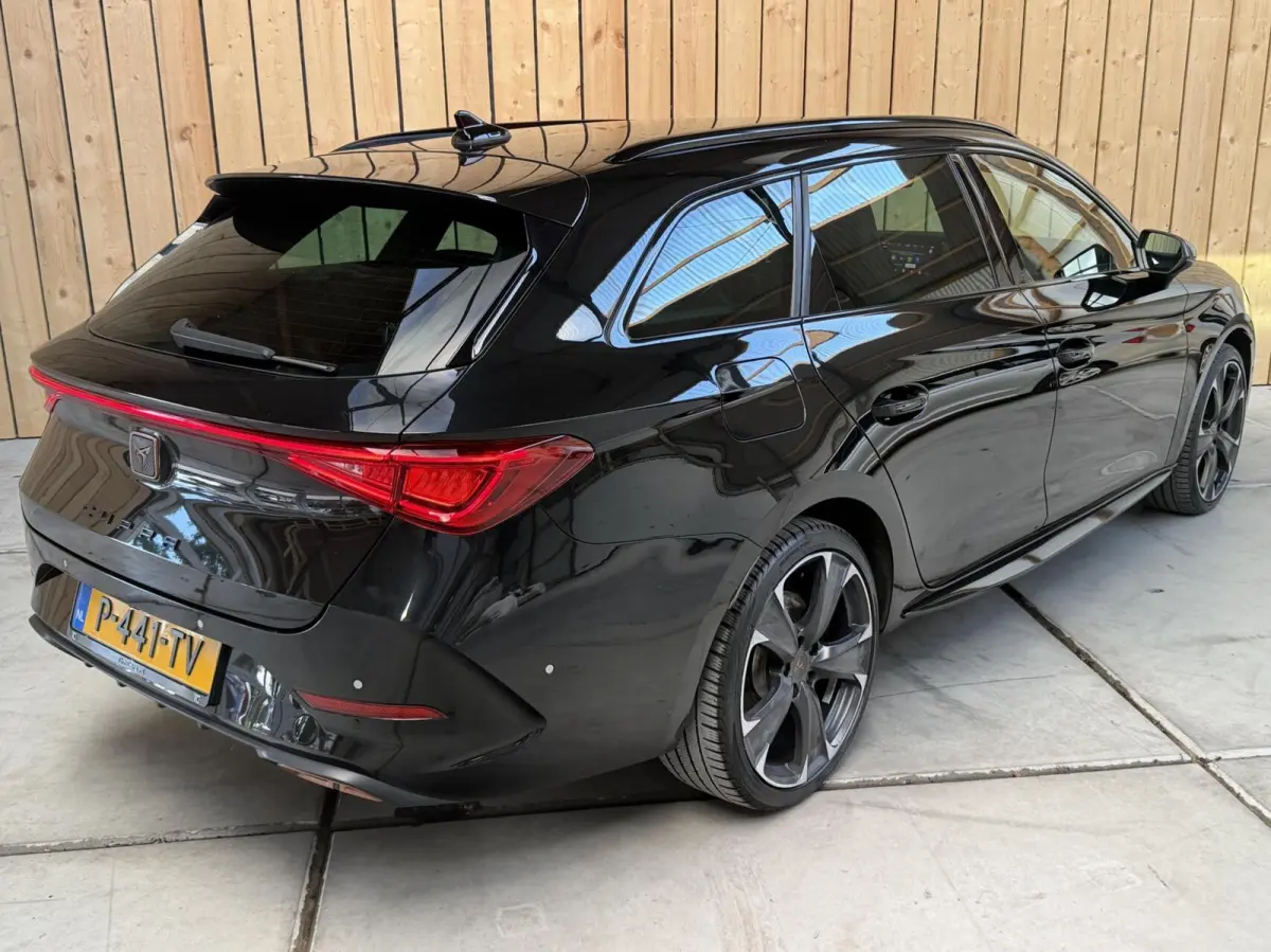 1.4 e-Hybrid VZ Adrenaline SoH 92,27% Apple CarPlay/Android Auto | Adaptieve cruise control | Climate control | LED verlichting | Lichtmetalen velgen | Stoel- en stuurverwarming | Parkeersen