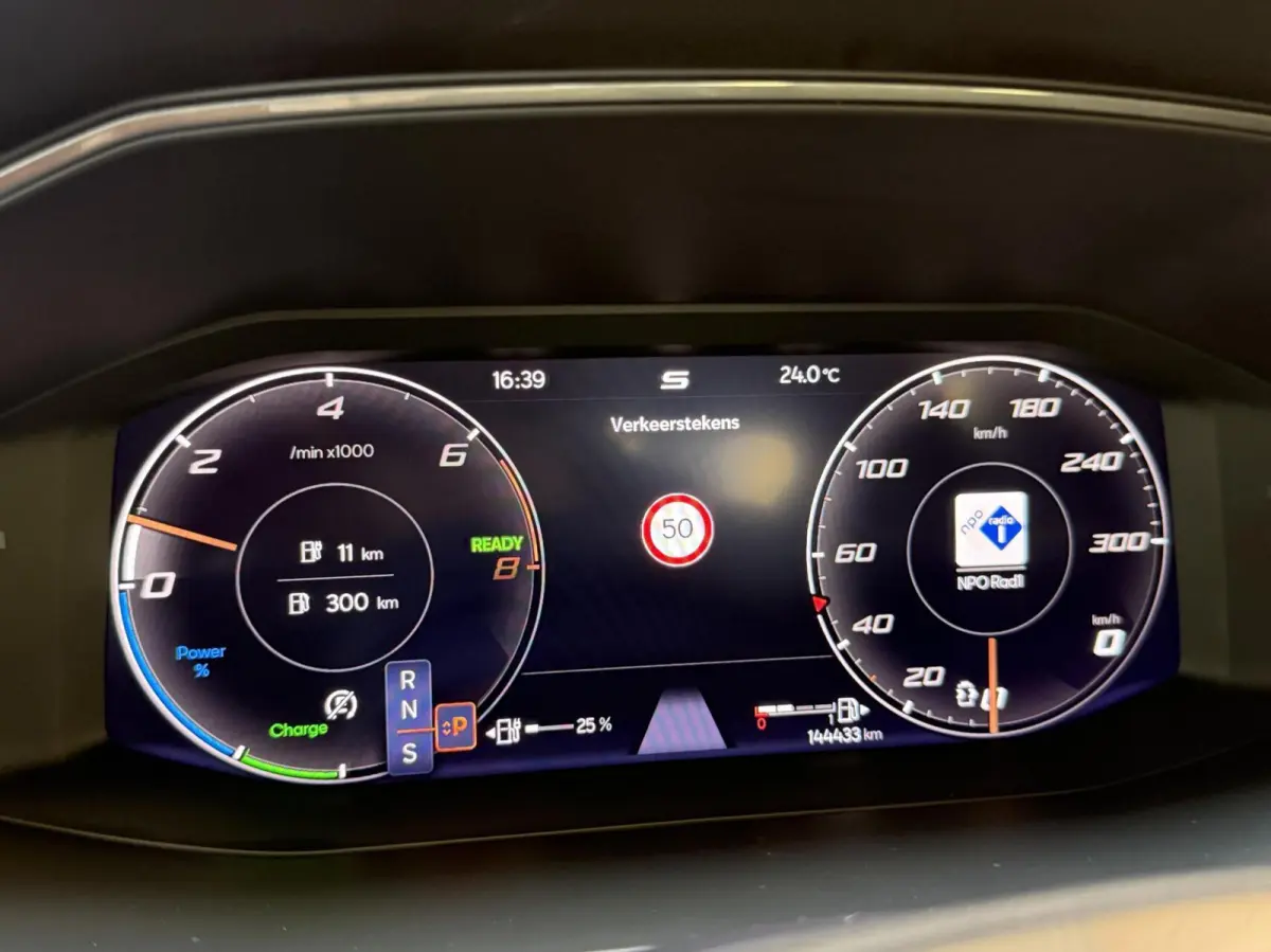 1.4 e-Hybrid VZ Adrenaline SoH 92,27% Apple CarPlay/Android Auto | Adaptieve cruise control | Climate control | LED verlichting | Lichtmetalen velgen | Stoel- en stuurverwarming | Parkeersen