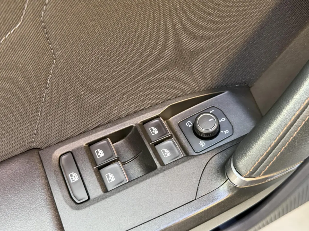 1.4 e-Hybrid VZ Adrenaline SoH 92,27% Apple CarPlay/Android Auto | Adaptieve cruise control | Climate control | LED verlichting | Lichtmetalen velgen | Stoel- en stuurverwarming | Parkeersen