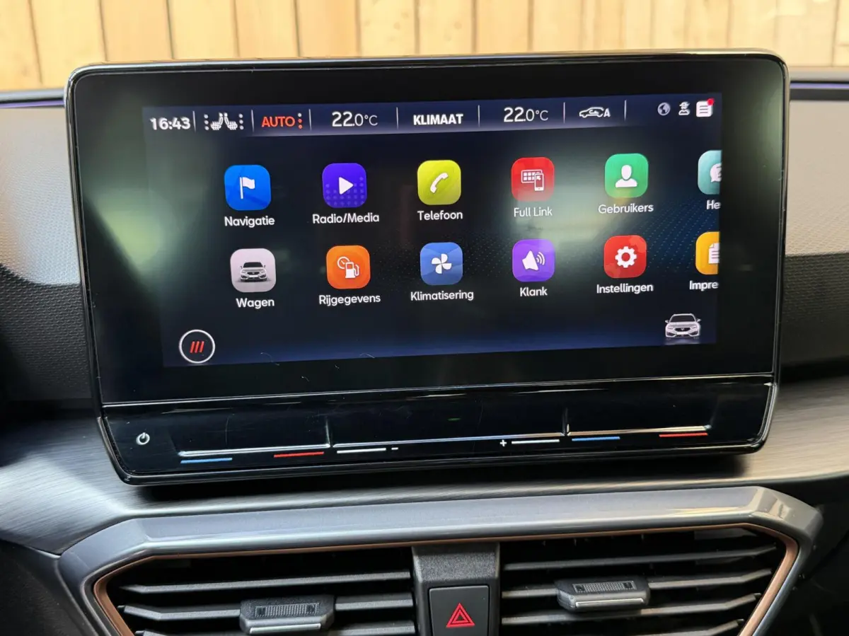 1.4 e-Hybrid VZ Adrenaline SoH 92,27% Apple CarPlay/Android Auto | Adaptieve cruise control | Climate control | LED verlichting | Lichtmetalen velgen | Stoel- en stuurverwarming | Parkeersen
