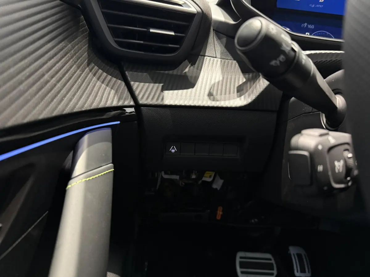 1.2 Hybrid 145 e-DCS6 GT | APPLE CARPLAY & ANDROID AUTO | CAMERA VOOR EN ACHTER | MASSAGE STOEL | STOELVERWARMING | DEMO AUTO |