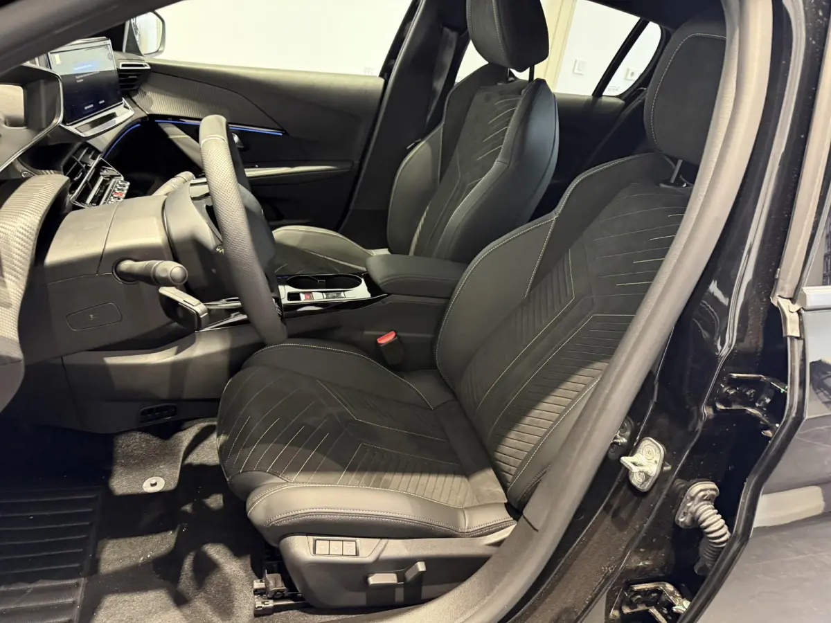 1.2 Hybrid 145 e-DCS6 GT | APPLE CARPLAY & ANDROID AUTO | CAMERA VOOR EN ACHTER | MASSAGE STOEL | STOELVERWARMING | DEMO AUTO |