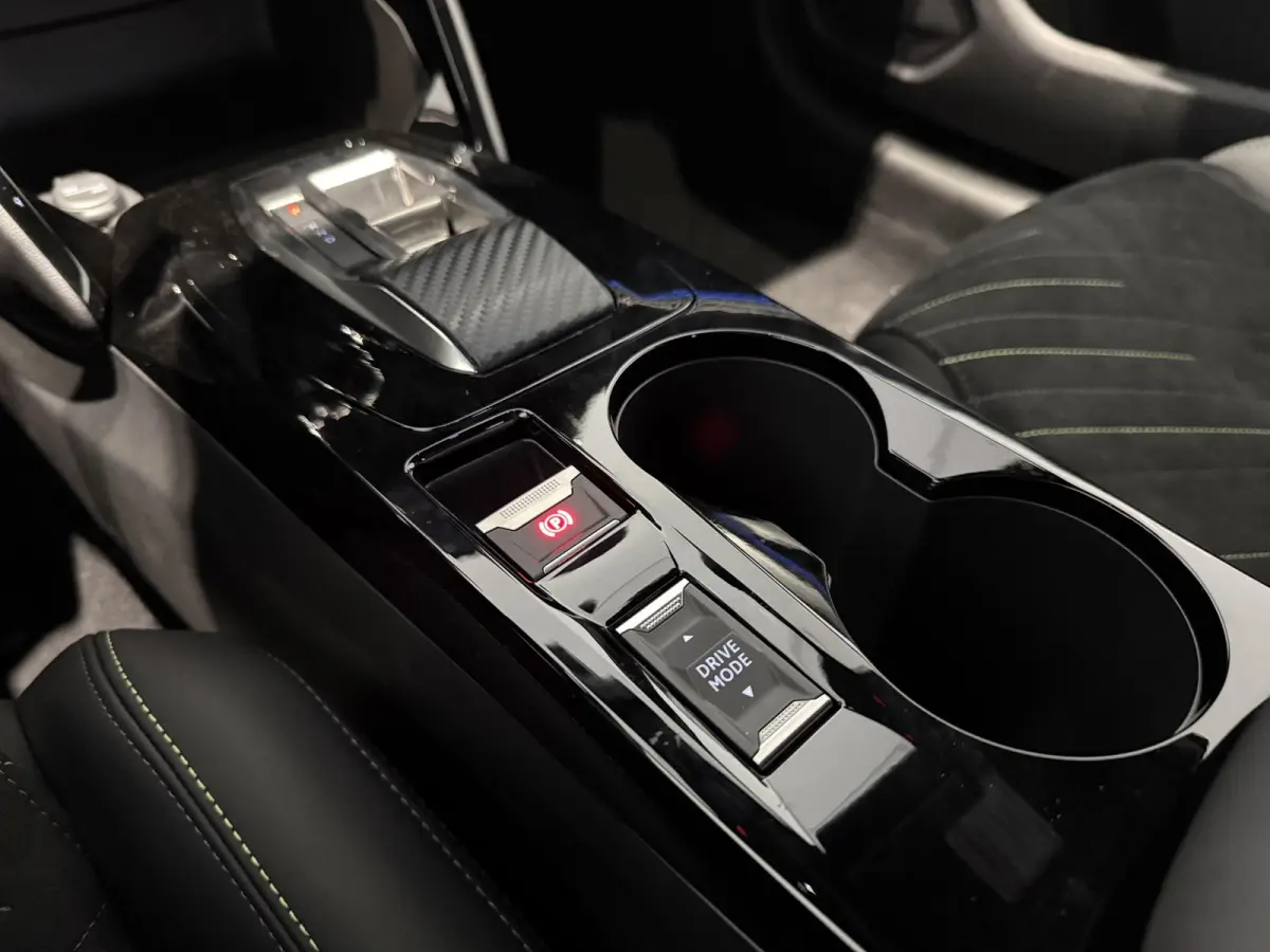 1.2 Hybrid 145 e-DCS6 GT | APPLE CARPLAY & ANDROID AUTO | CAMERA VOOR EN ACHTER | MASSAGE STOEL | STOELVERWARMING | DEMO AUTO |