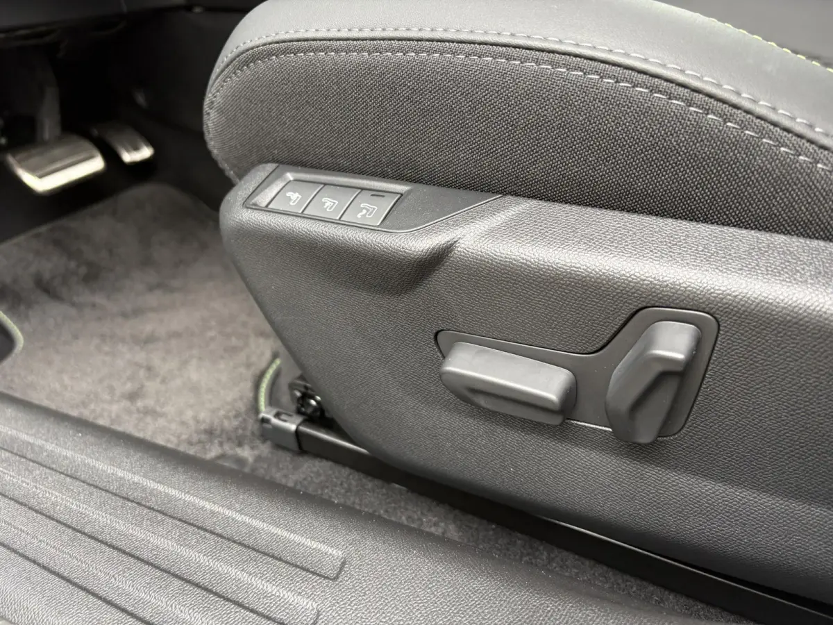 1.2 Hybrid 145 GT | Elektrische stoelen | Adaptieve cruise control | Stoelverwarming | 360 Camera | Apple Carplay/Android auto