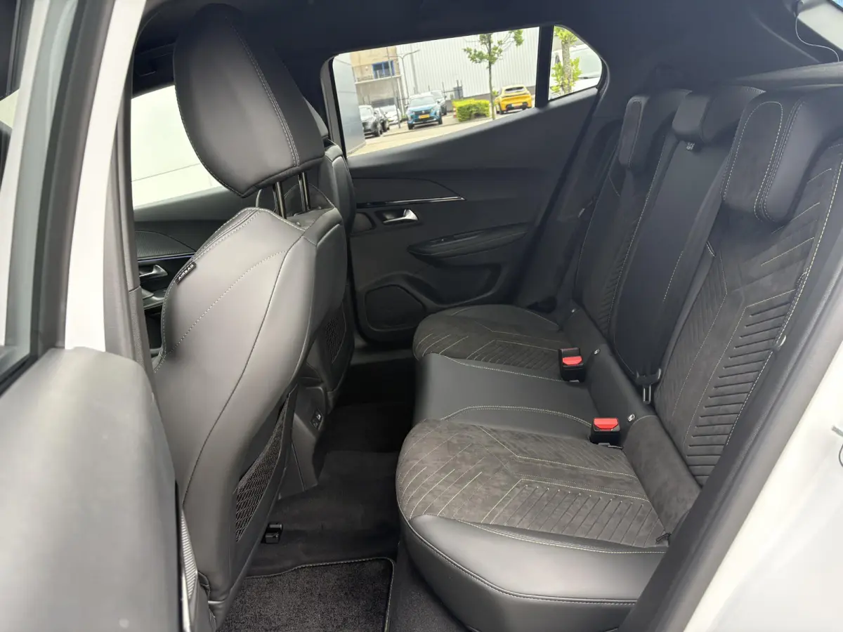 1.2 Hybrid 145 GT | Elektrische stoelen | Adaptieve cruise control | Stoelverwarming | 360 Camera | Apple Carplay/Android auto