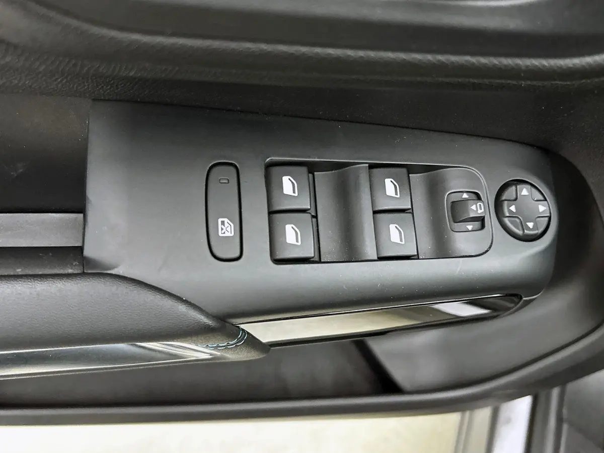 1.6 Plug-in Hybrid 225 Feel CAMERA | NAVI & CARPLAY | AD-CRUISE
