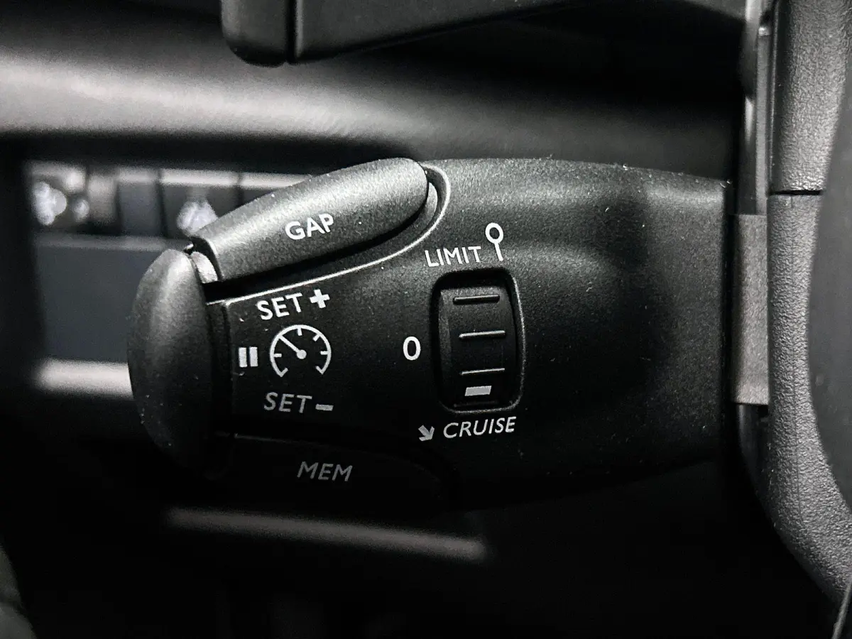 1.6 Plug-in Hybrid 225 Feel CAMERA | NAVI & CARPLAY | AD-CRUISE