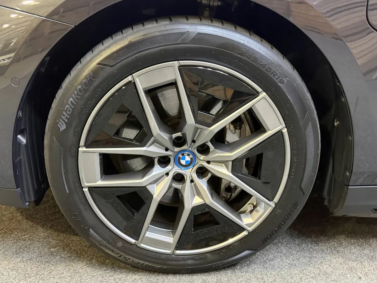 550e xDrive Leder Clima LED Camera Carplay 19"LM