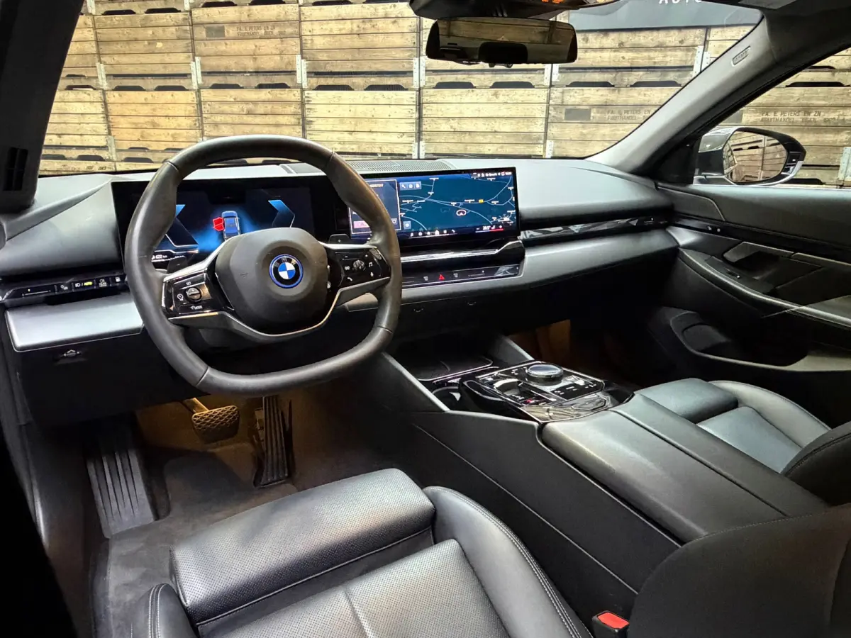550e xDrive Leder Clima LED Camera Carplay 19"LM