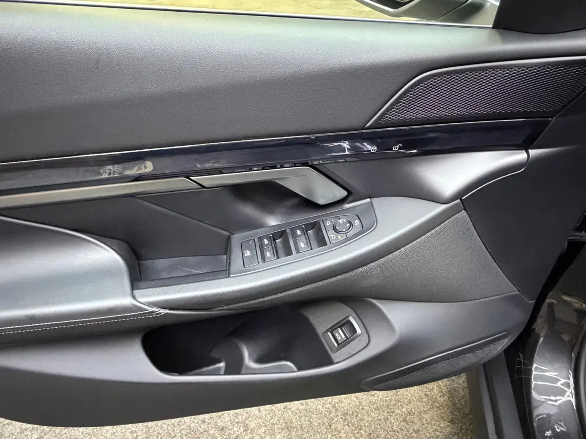 550e xDrive Leder Clima LED Camera Carplay 19"LM