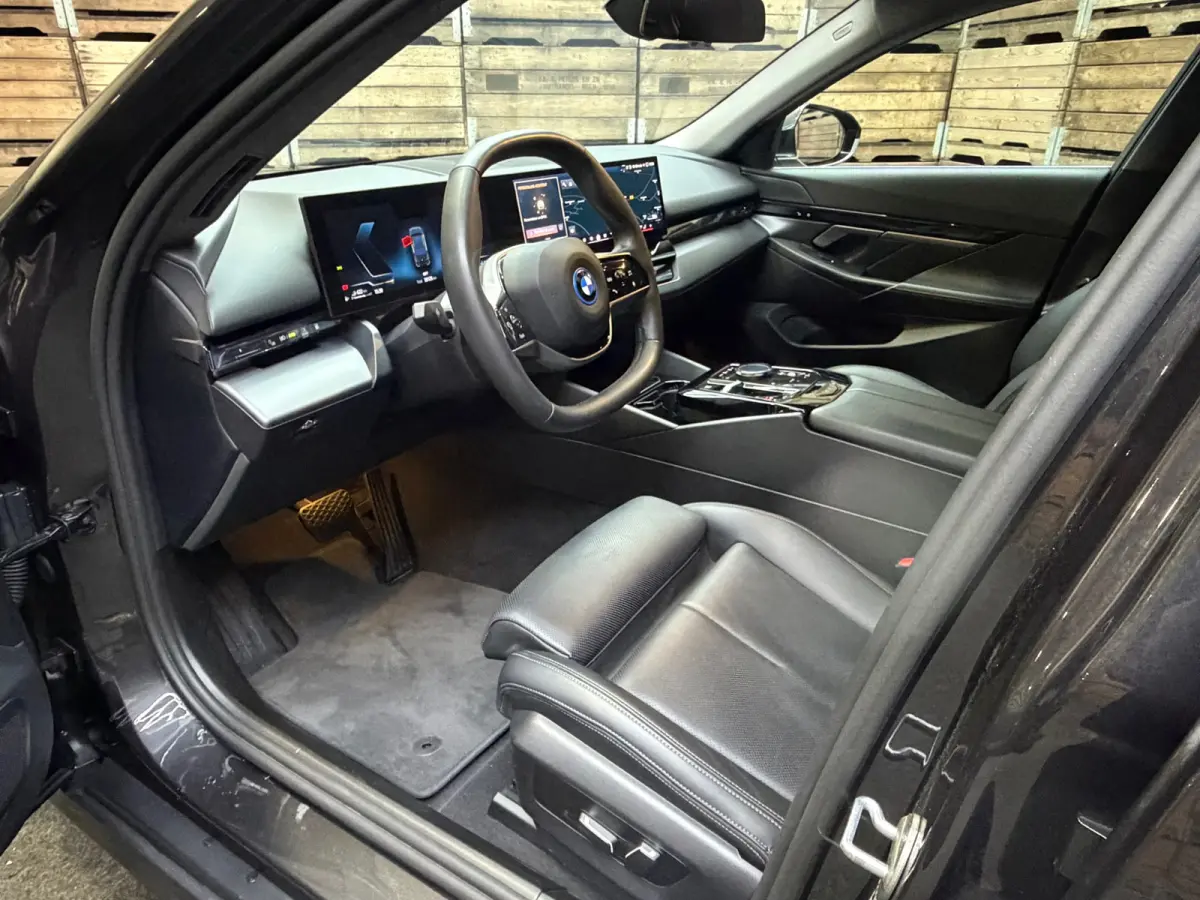 550e xDrive Leder Clima LED Camera Carplay 19"LM