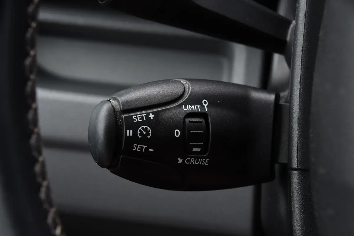 1.5 BlueHDI 120 PB Edition 360 Camera, Carplay, Cruise, 120pk, Trekhaak, Multimedia, Uniek!