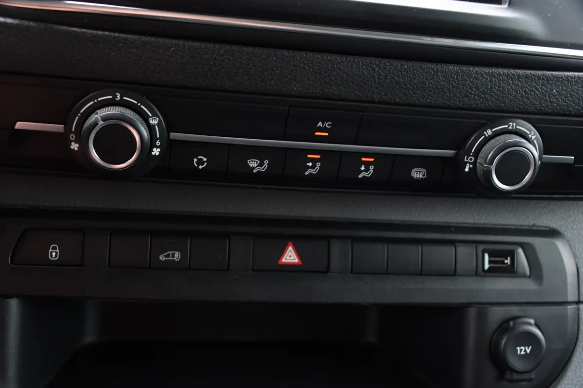 1.5 BlueHDI 120 PB Edition 360 Camera, Carplay, Cruise, 120pk, Trekhaak, Multimedia, Uniek!