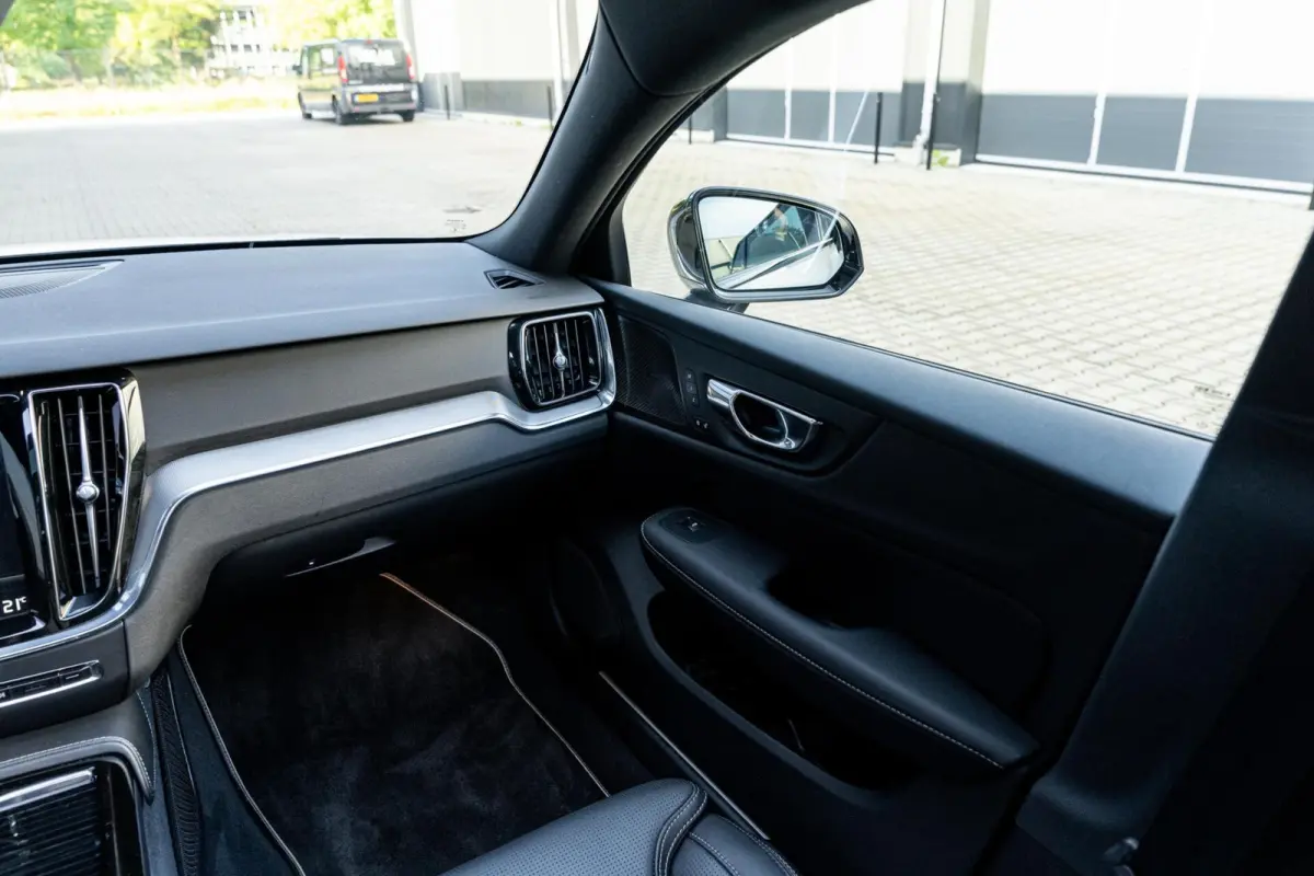2.0 T6 AWD R-Design *Pano* H&K* HUD* Stoelventilatie*