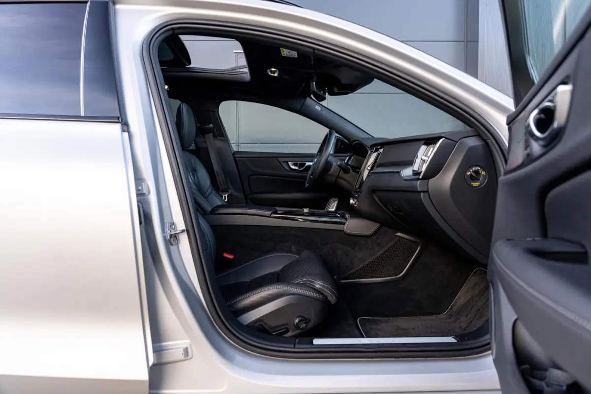 2.0 T6 AWD R-Design *Pano* H&K* HUD* Stoelventilatie*