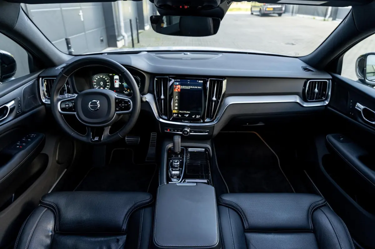 2.0 T6 AWD R-Design *Pano* H&K* HUD* Stoelventilatie*