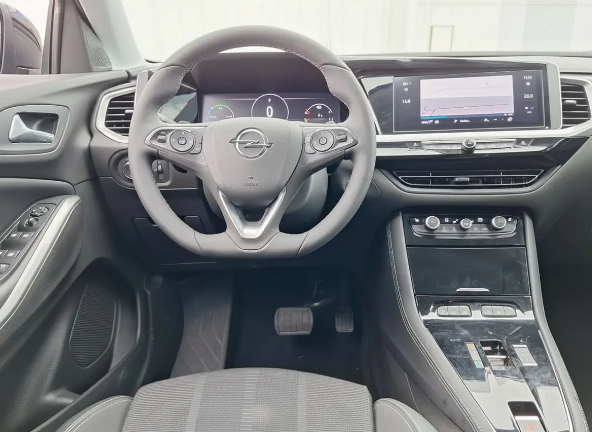 1.6 Turbo Plug-In Hybrid Business Edition | Navi | Winterpakket | Camera achter | Climate en cruise control | LED Koplampen |