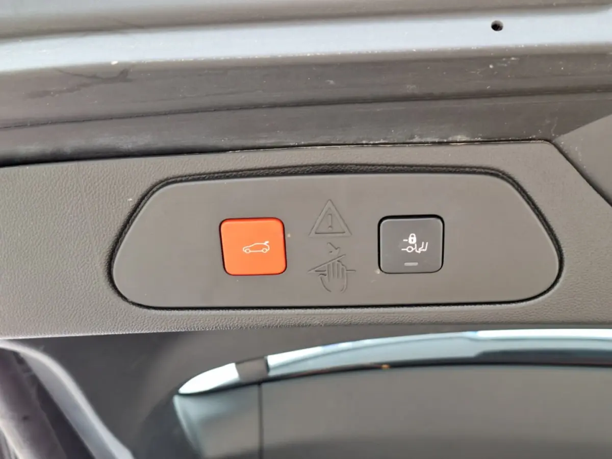 1.6 Turbo Plug-In Hybrid Business Edition | Navi | Winterpakket | Camera achter | Climate en cruise control | LED Koplampen |