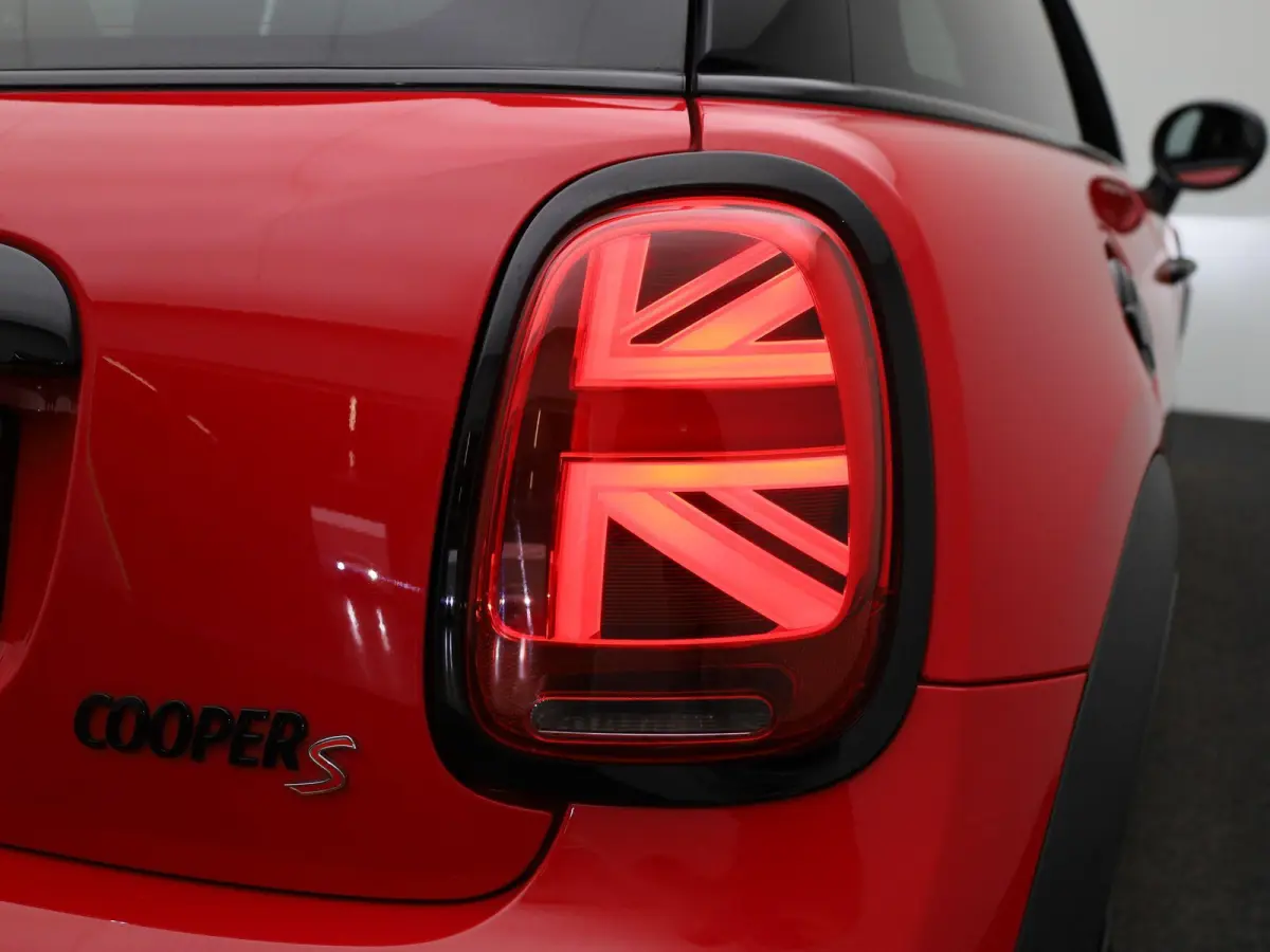 2.0 Cooper S John Cooper Works | Automaat| Panoramadak | Climate Control | Cruise Control | Stoelverwarming | Achteruitrijcamera |