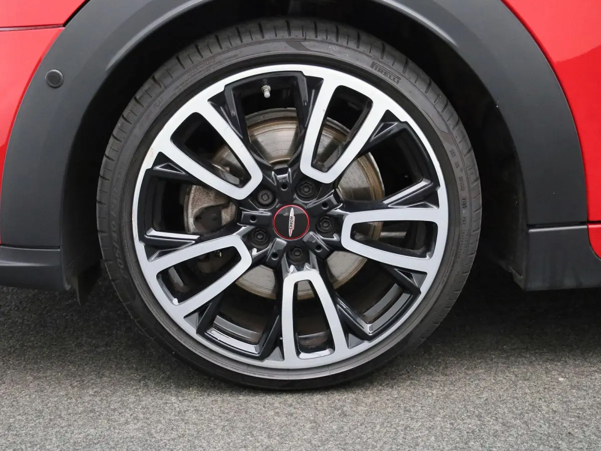2.0 Cooper S John Cooper Works | Automaat| Panoramadak | Climate Control | Cruise Control | Stoelverwarming | Achteruitrijcamera |