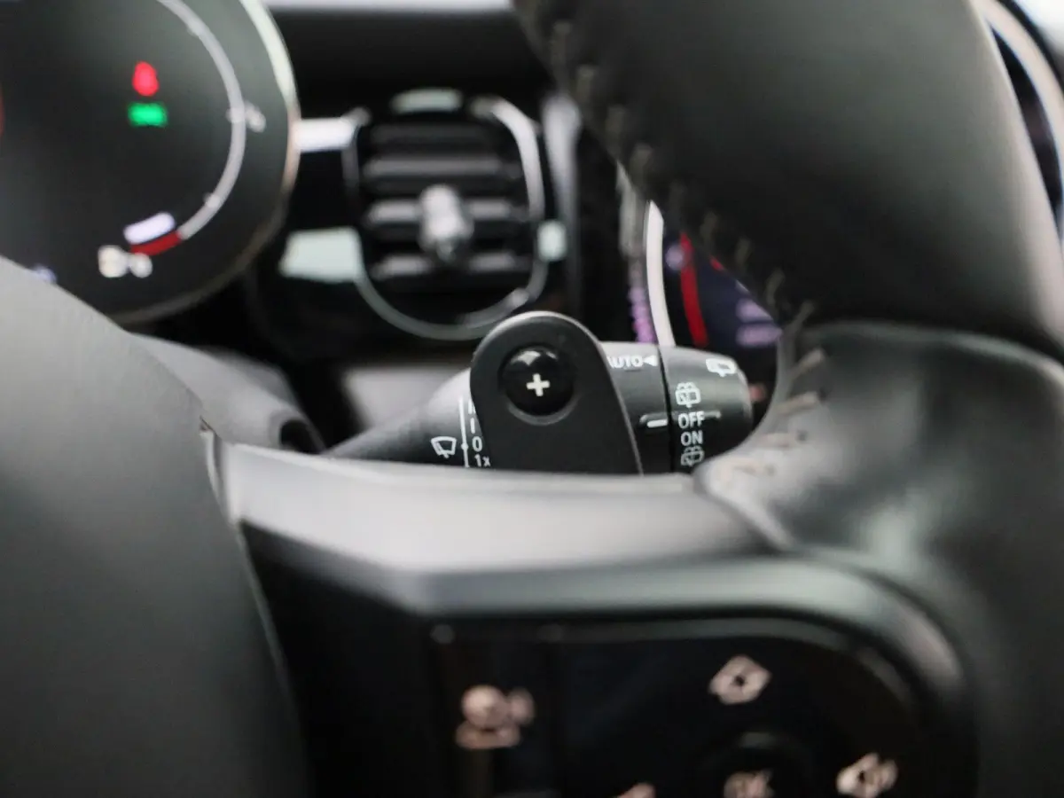 2.0 Cooper S John Cooper Works | Automaat| Panoramadak | Climate Control | Cruise Control | Stoelverwarming | Achteruitrijcamera |