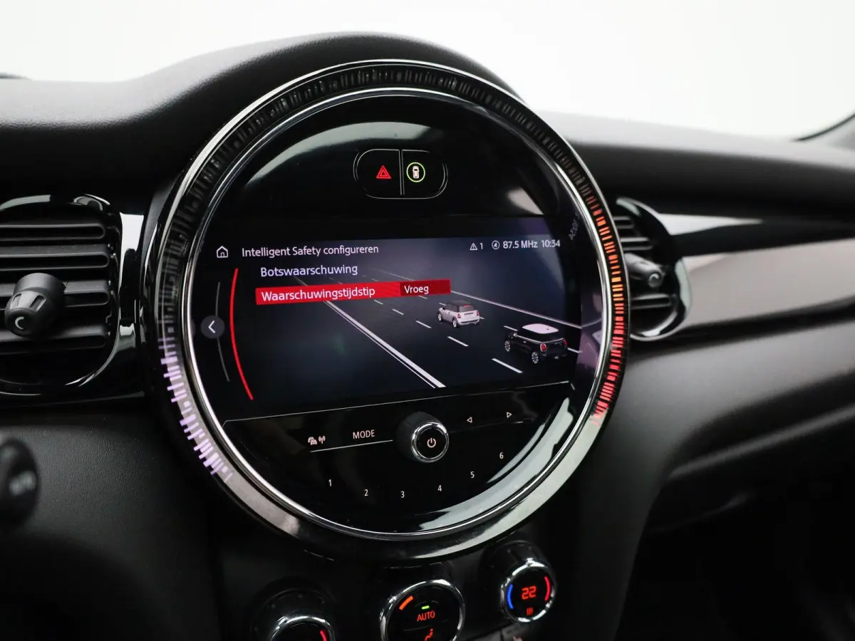 2.0 Cooper S John Cooper Works | Automaat| Panoramadak | Climate Control | Cruise Control | Stoelverwarming | Achteruitrijcamera |