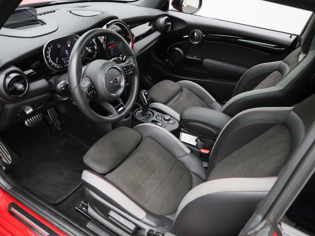 2.0 Cooper S John Cooper Works | Automaat| Panoramadak | Climate Control | Cruise Control | Stoelverwarming | Achteruitrijcamera |