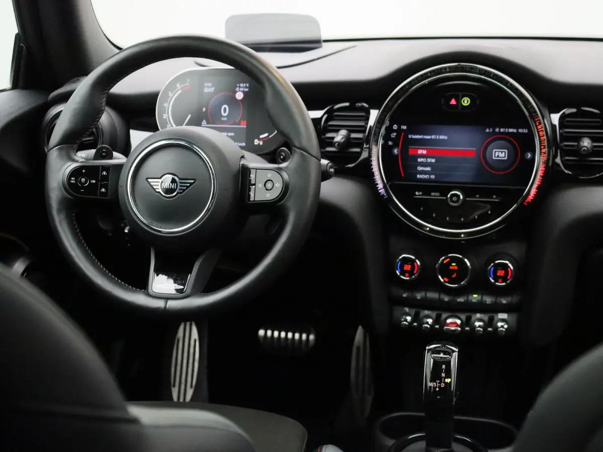2.0 Cooper S John Cooper Works | Automaat| Panoramadak | Climate Control | Cruise Control | Stoelverwarming | Achteruitrijcamera |