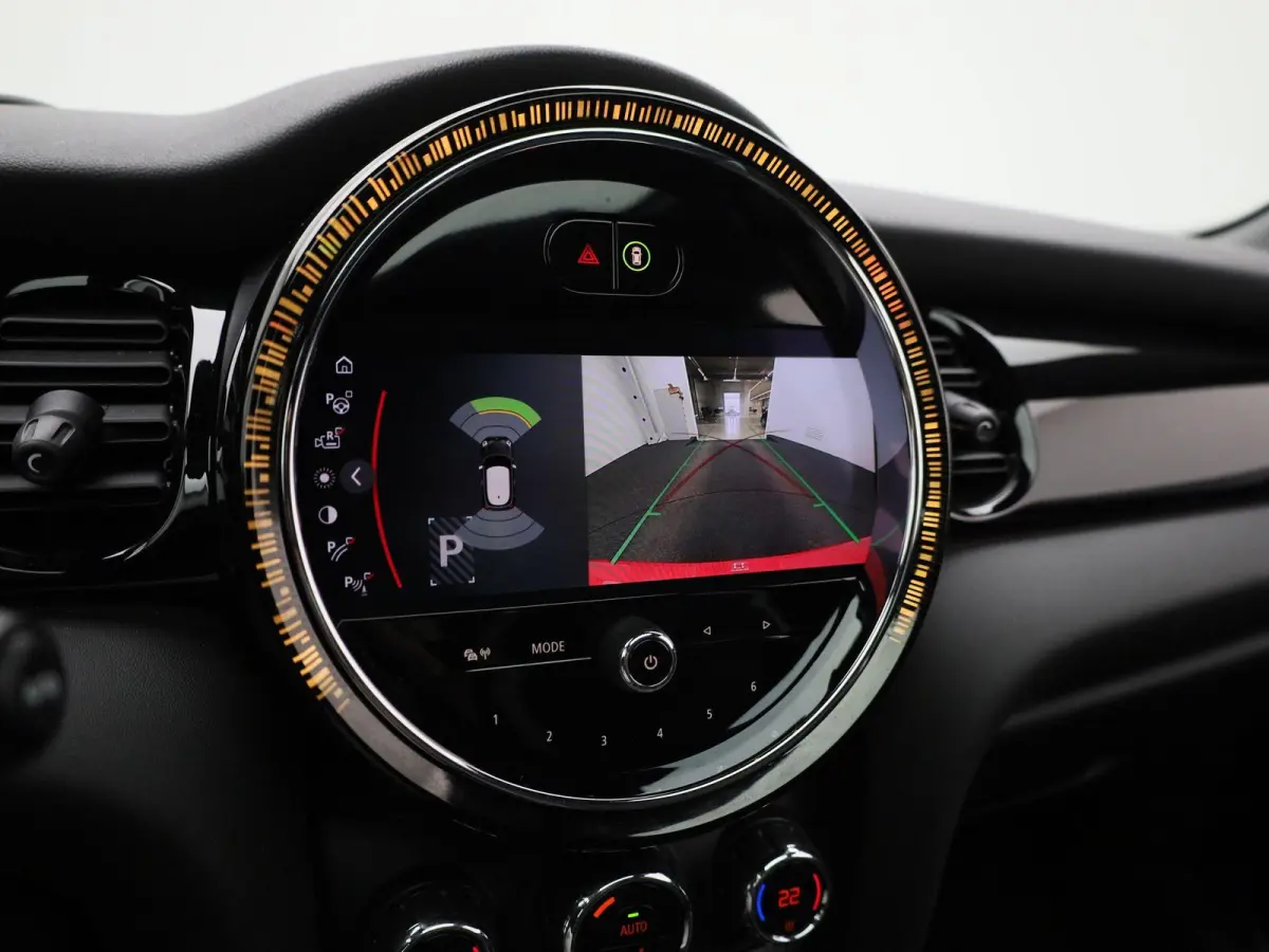 2.0 Cooper S John Cooper Works | Automaat| Panoramadak | Climate Control | Cruise Control | Stoelverwarming | Achteruitrijcamera |