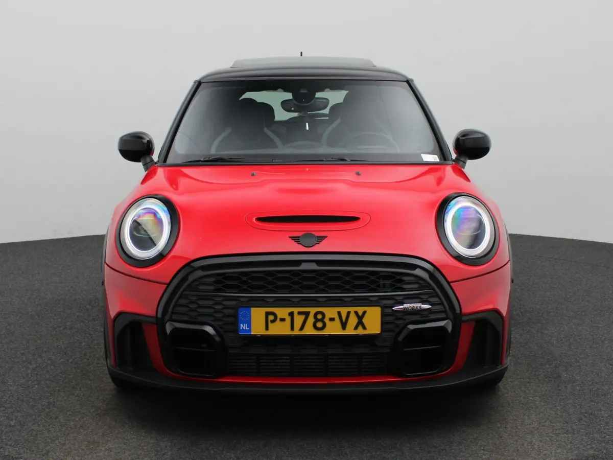 2.0 Cooper S John Cooper Works | Automaat| Panoramadak | Climate Control | Cruise Control | Stoelverwarming | Achteruitrijcamera |