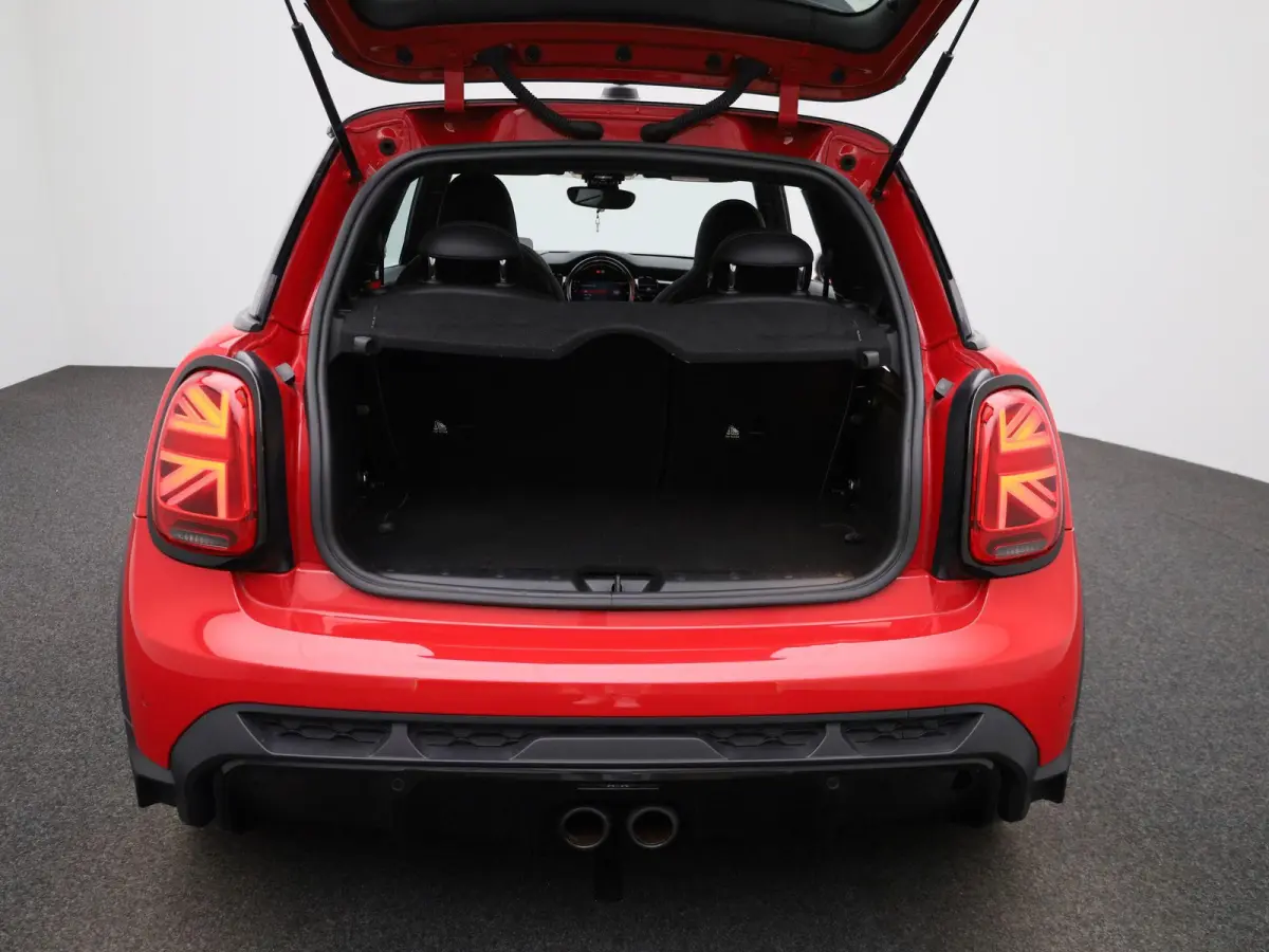 2.0 Cooper S John Cooper Works | Automaat| Panoramadak | Climate Control | Cruise Control | Stoelverwarming | Achteruitrijcamera |