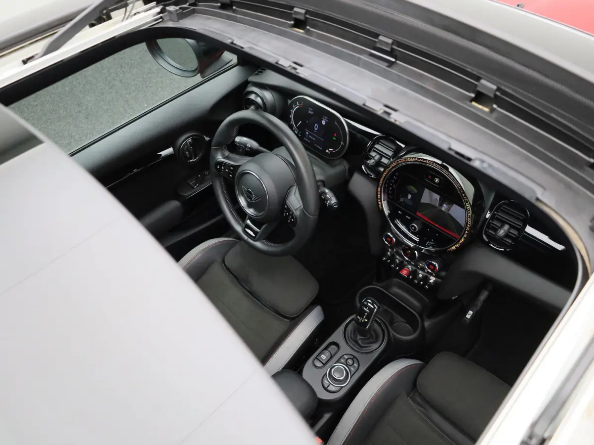 2.0 Cooper S John Cooper Works | Automaat| Panoramadak | Climate Control | Cruise Control | Stoelverwarming | Achteruitrijcamera |