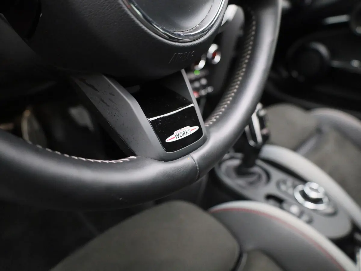 2.0 Cooper S John Cooper Works | Automaat| Panoramadak | Climate Control | Cruise Control | Stoelverwarming | Achteruitrijcamera |