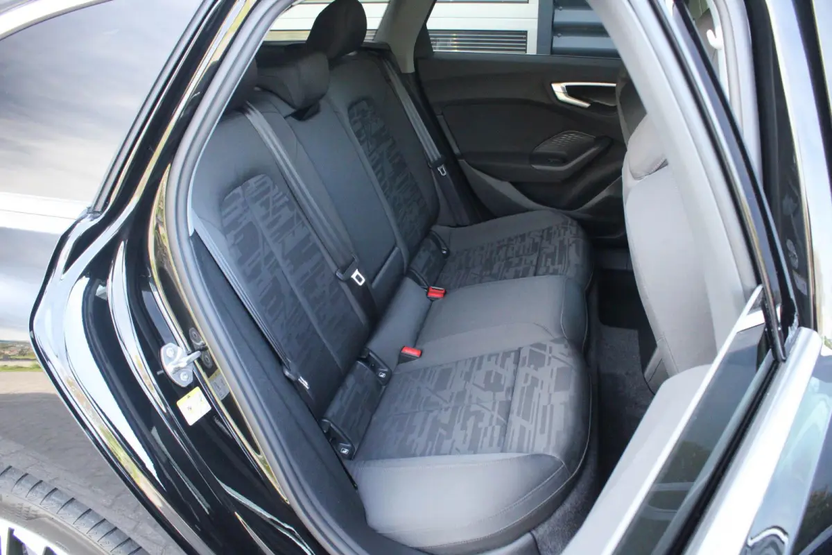 40 TFSI 204pk quattro Advanced Edition | Trekhaak | Stoelverwarming | Elek. Verst. Stoelen | Achteruitrijcamera | Privacy Glas | Apple Carplay & Android Auto