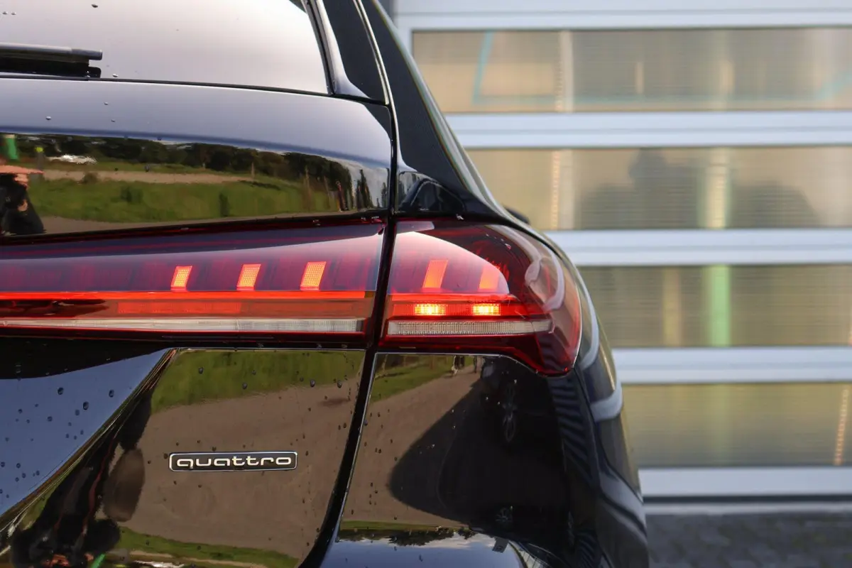 40 TFSI 204pk quattro Advanced Edition | Trekhaak | Stoelverwarming | Elek. Verst. Stoelen | Achteruitrijcamera | Privacy Glas | Apple Carplay & Android Auto