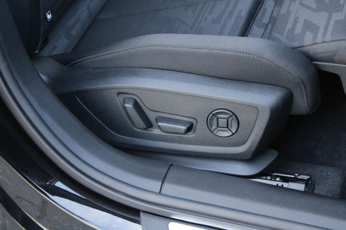 40 TFSI 204pk quattro Advanced Edition | Trekhaak | Stoelverwarming | Elek. Verst. Stoelen | Achteruitrijcamera | Privacy Glas | Apple Carplay & Android Auto
