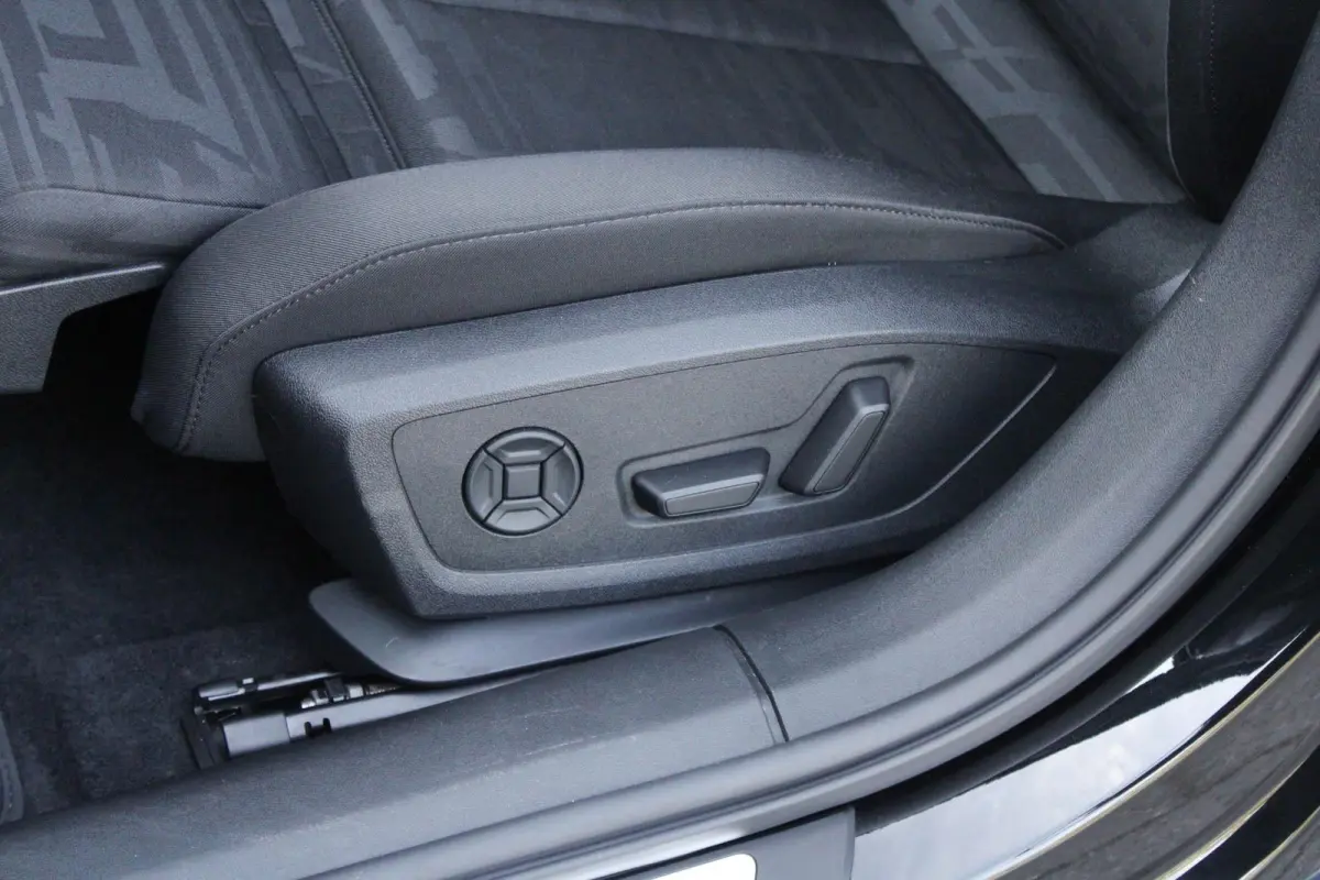40 TFSI 204pk quattro Advanced Edition | Trekhaak | Stoelverwarming | Elek. Verst. Stoelen | Achteruitrijcamera | Privacy Glas | Apple Carplay & Android Auto