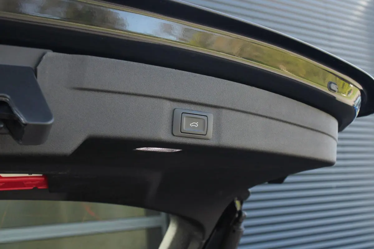 40 TFSI 204pk quattro Advanced Edition | Trekhaak | Stoelverwarming | Elek. Verst. Stoelen | Achteruitrijcamera | Privacy Glas | Apple Carplay & Android Auto