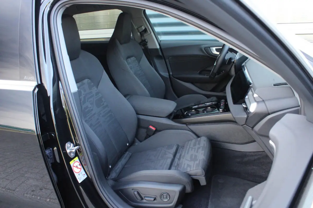 40 TFSI 204pk quattro Advanced Edition | Trekhaak | Stoelverwarming | Elek. Verst. Stoelen | Achteruitrijcamera | Privacy Glas | Apple Carplay & Android Auto